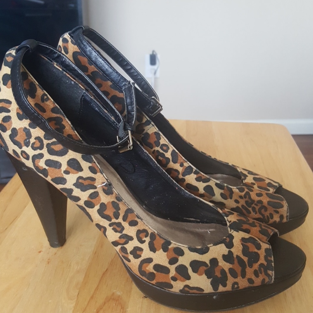 Heels - Picture 4 of 4